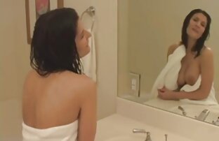XXX मालिश हिंदी मूवी सेक्सी मूवी की मेज के शीर्ष पर छोटे स्तन के साथ पतला श्यामला