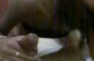 XXX सौंदर्य और सोफे पर हिंदी में सेक्सी मूवी फिल्म सेक्स